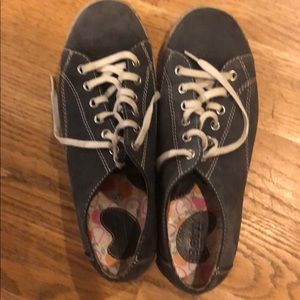 Born tennis shoes charcoal gray